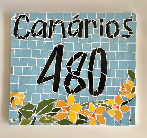 Placa para entrada de casa em mosaico