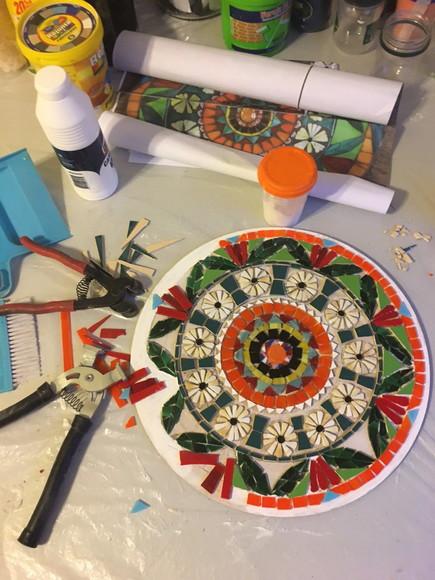 Prato decorativo em mosaico de vidro