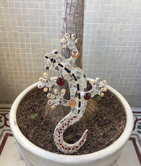 Salamandra em mosaico cerâmico