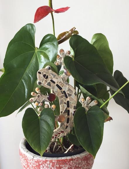Salamandra em mosaico cerâmico