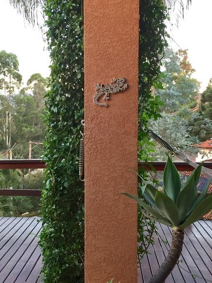 Salamandra em mosaico cerâmico