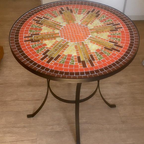 Tampo de Mesa em Mosaico de Vidro