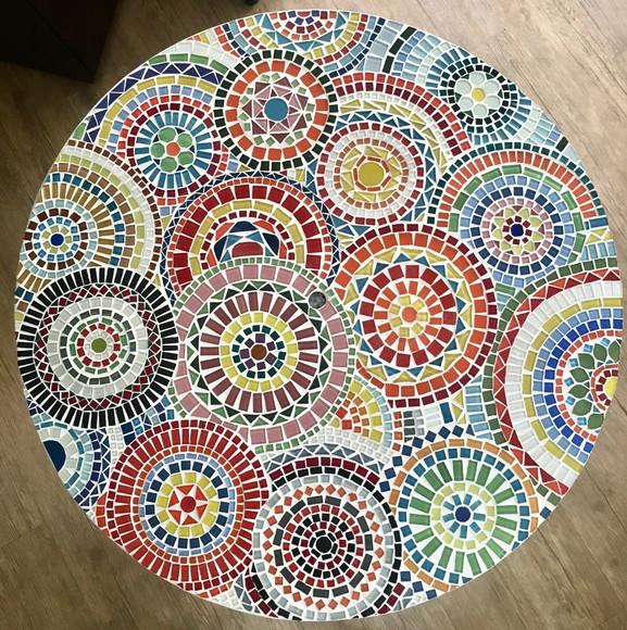Tampo de Mesa Mandalas em Mosaico de Vidro.