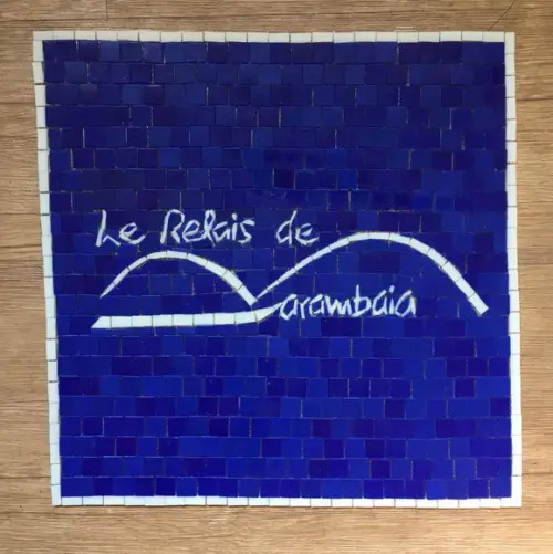 Logo em mosaico para pousada