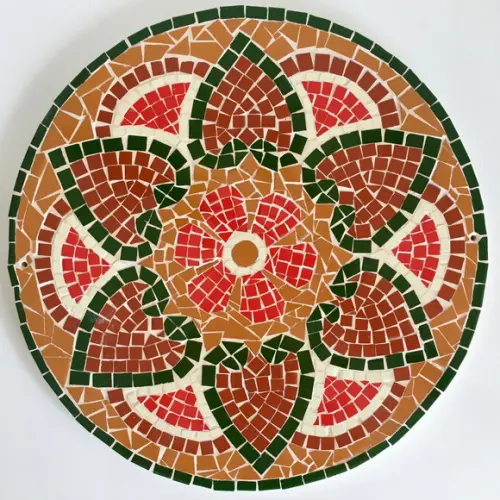 Mandala de azulejos sobre fibrocimento
