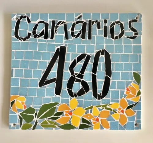 Placa para entrada de casa em mosaico