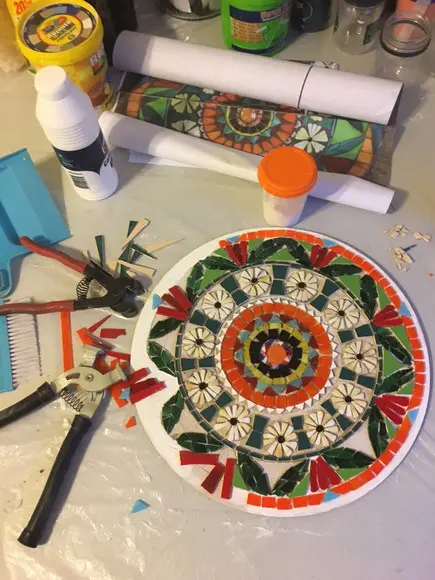 Prato decorativo em mosaico de vidro