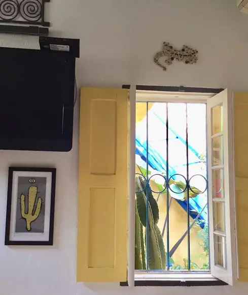 Salamandra em mosaico cerâmico