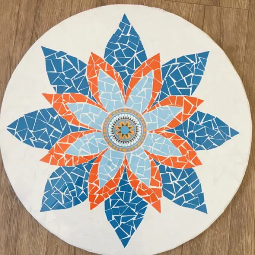Tampo de mesa em mosaico de azulejo