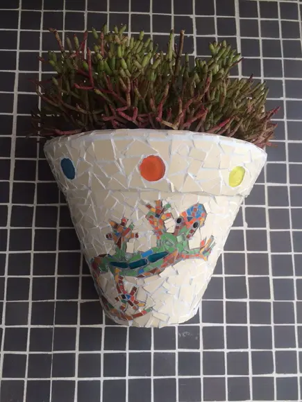Vaso de Parede com Salamandra em Mosaico