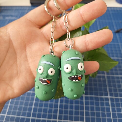 Chaveiro Pickles Rick em biscuit
