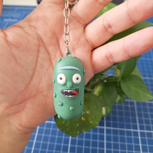 Chaveiro Pickles Rick em biscuit picles