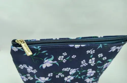 Necessaire Floral Azul 001 com Gravação no Puxador