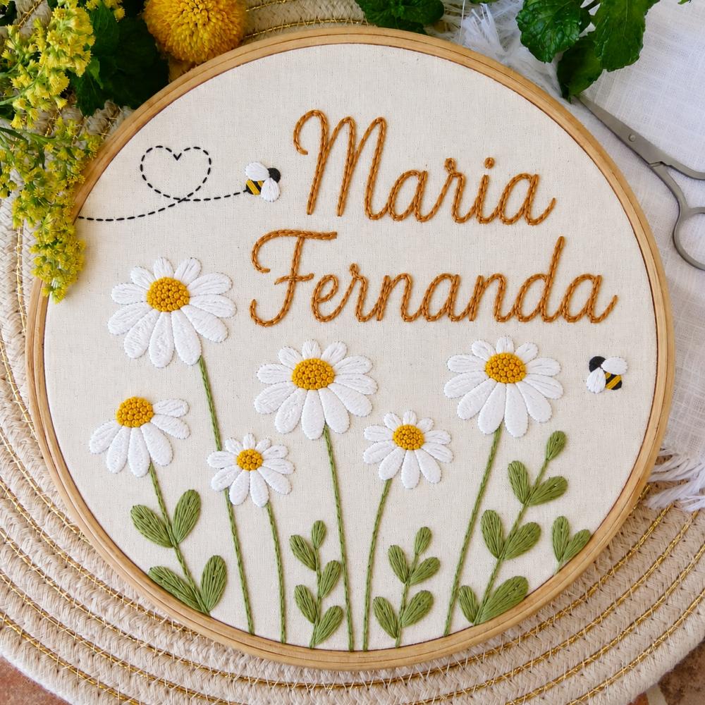 Porta maternidade bordado à mão/ Bastidor