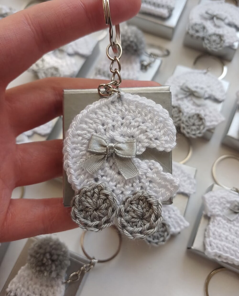 Kit chaveiro lembrancinha maternidade em crochê/ blusinhas/gorro