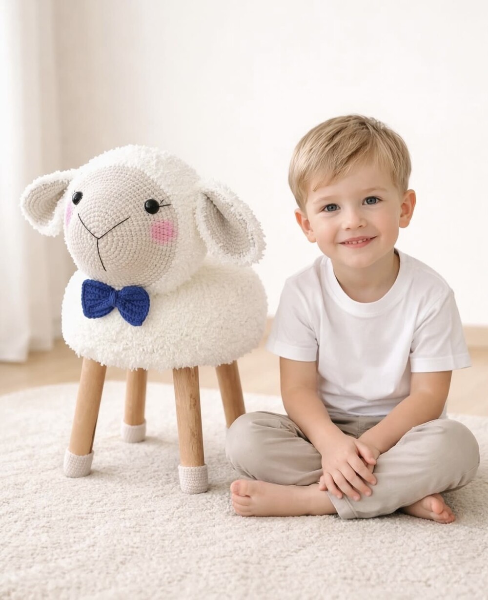 Banco infantil em amigurumi Ovelhinha