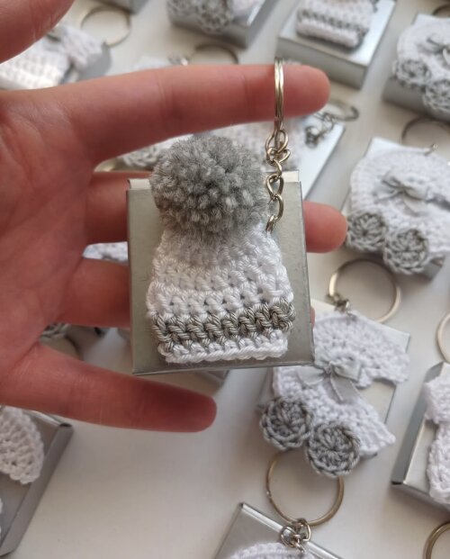 Kit chaveiro lembrancinha maternidade em crochê/ blusinhas/gorro