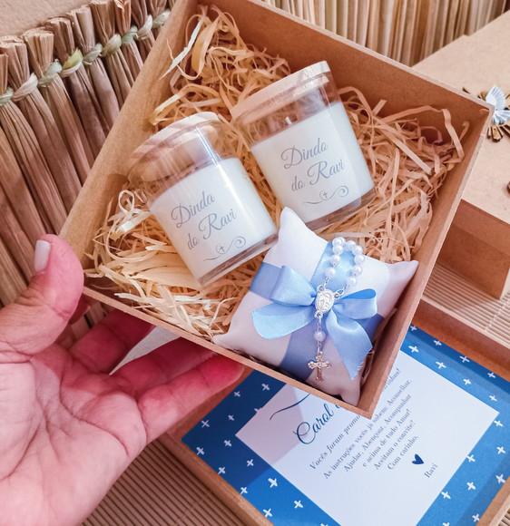 Caixa Convite Padrinhos de Batismo 2 Velas e 1 Mini Terço
