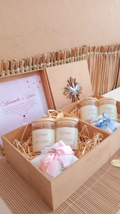 Caixa Convite Padrinhos de Batismo 2 Velas e 1 Mini Terço