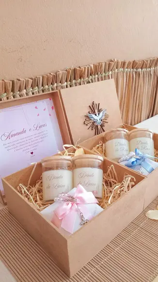 Caixa Convite Padrinhos de Batismo 2 Velas e 1 Mini Terço