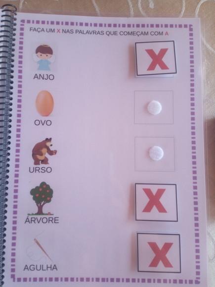 Caderno de exercícios das vogais