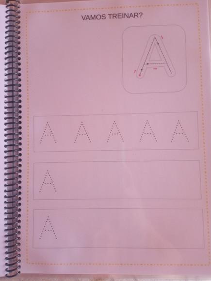 Caderno de exercícios das vogais