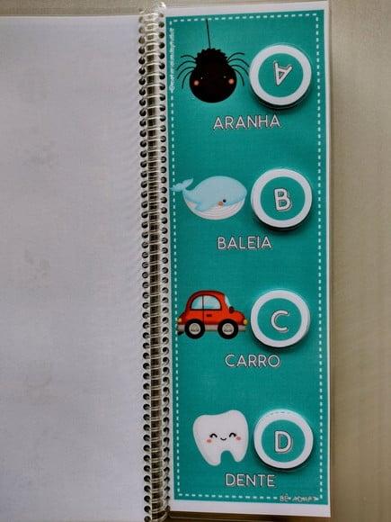Alfabeto com letrinhas em velcro