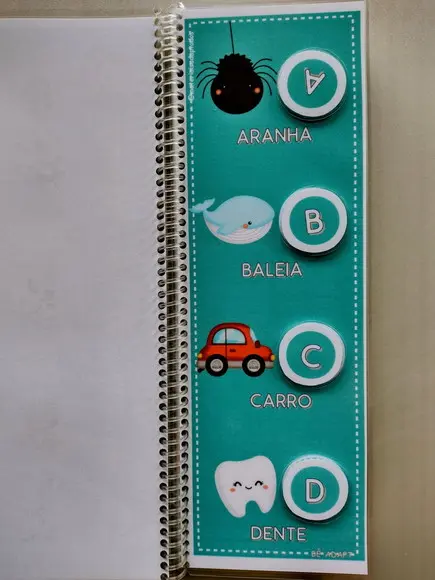 Alfabeto com letrinhas em velcro