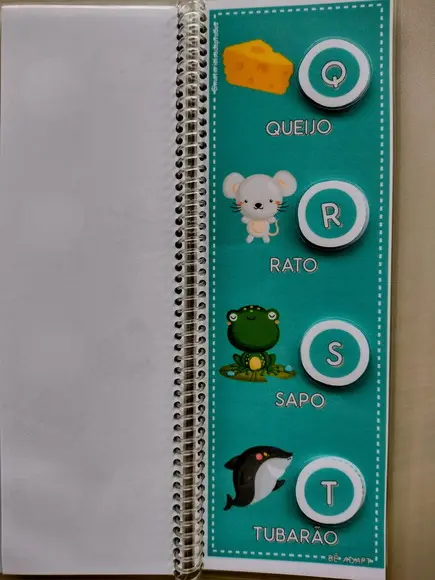 Alfabeto com letrinhas em velcro