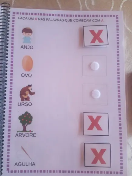 Caderno de exercícios das vogais