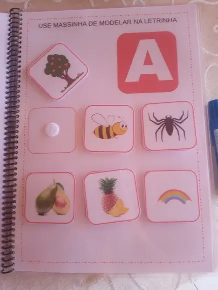 Caderno de exercícios das vogais
