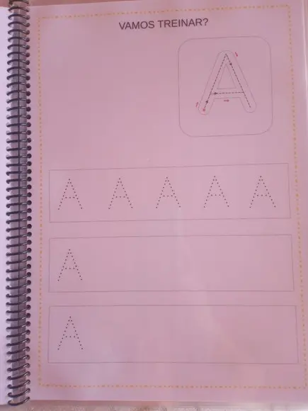 Caderno de exercícios das vogais