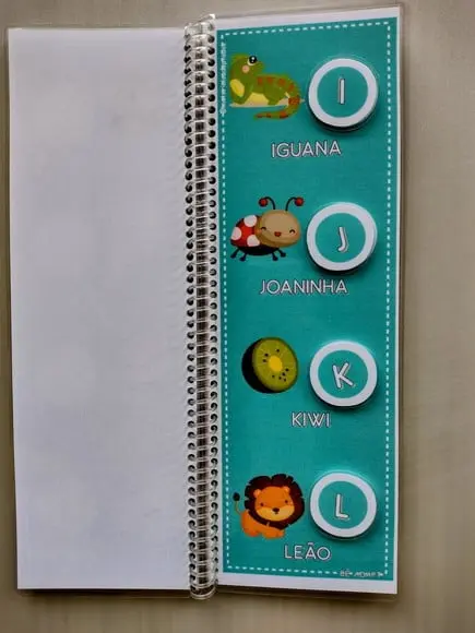 Alfabeto com letrinhas em velcro