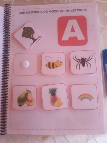 Caderno de exercícios das vogais