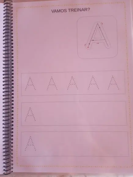 Caderno de exercícios das vogais