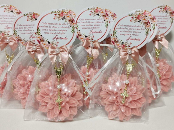Lembrancinha 90 Anos: Sabonete Flor Dália com Mini Terço