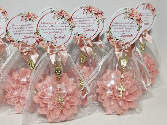 Lembrancinha 90 Anos: Sabonete Flor Dália com Mini Terço