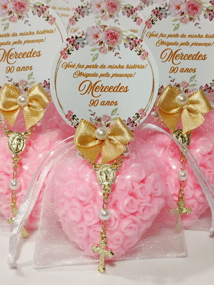 Lembrancinha 90 Anos: Sabonete Coração Floral com Mini Terço
