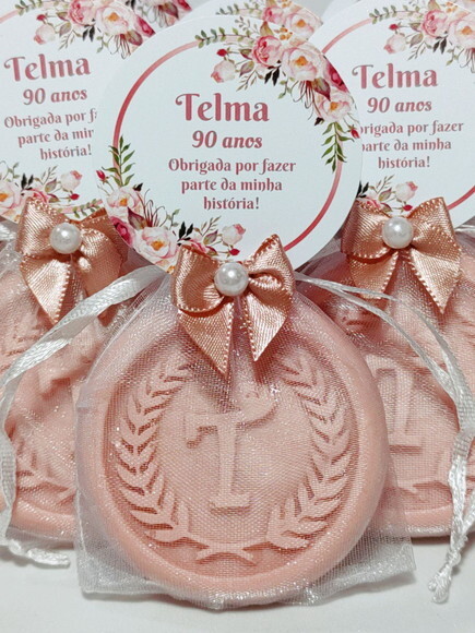 Lembrancinha 90 Anos: Sabonete Letra Inicial Personalizada