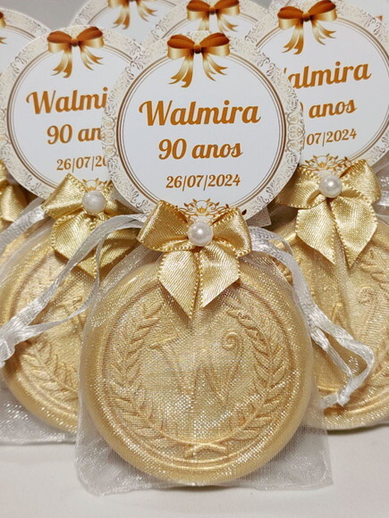 Lembrancinha 90 Anos: Sabonete Letra Inicial Personalizada