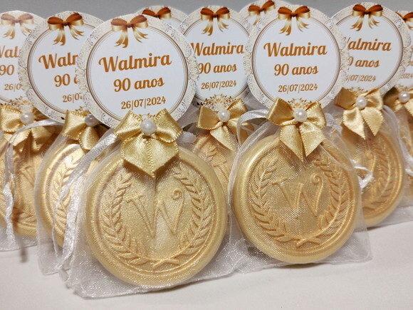 Lembrancinha 90 Anos: Sabonete Letra Inicial Personalizada