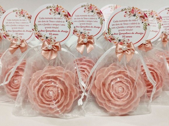 Lembrancinha 95 Anos: Sabonete Rosa Delicada Luxo