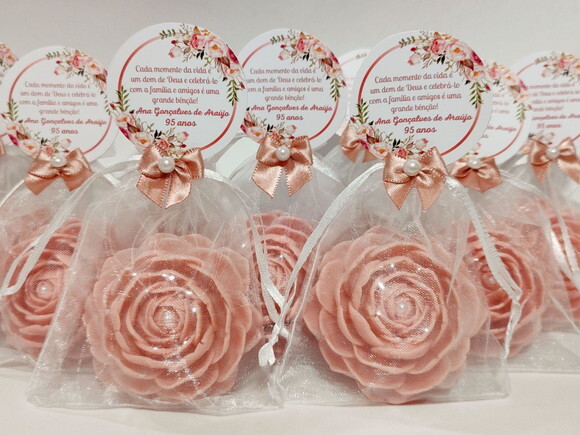 Lembrancinha 95 Anos: Sabonete Rosa Delicada Luxo