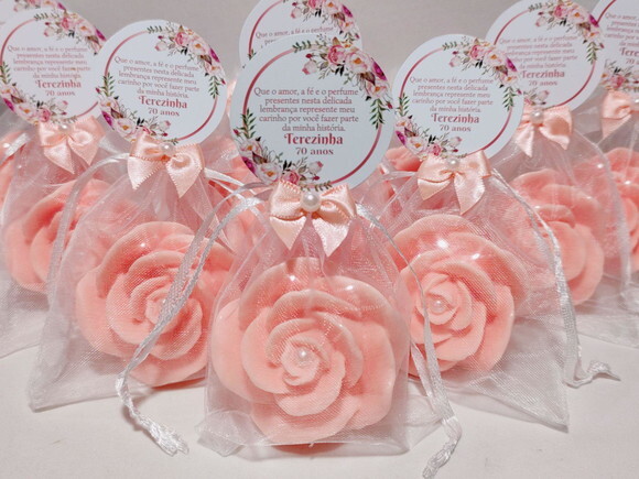Lembrancinha de Aniversário 70 Anos: Sabonete Rosa Luxo