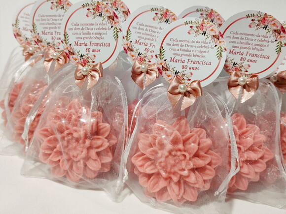 Lembrancinha de Aniversário 80 Anos: Sabonete Flor Dália