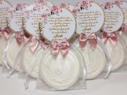 Lembrancinha 81 Anos: Sabonete Letra Inicial Personalizada