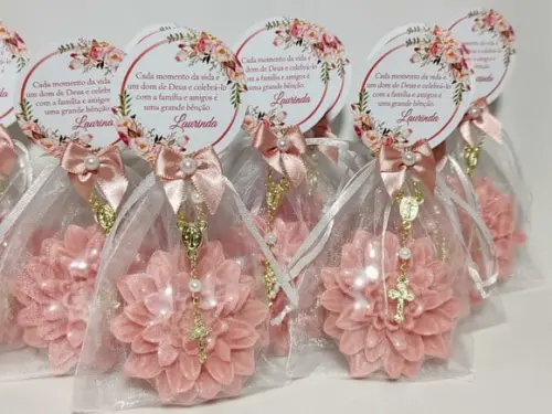 Lembrancinha 90 Anos: Sabonete Flor Dália com Mini Terço