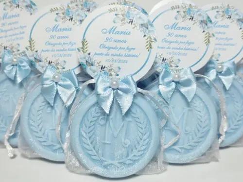 Lembrancinha 90 Anos: Sabonete Letra Inicial Personalizada