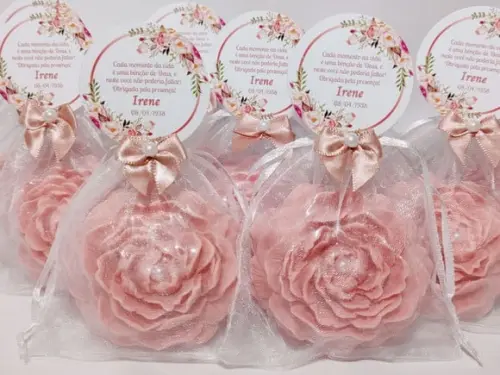 Lembrancinha de Aniversário 70 Anos: Sabonete Flor Peônia