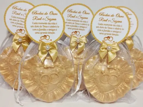 Lembrancinha Bodas de Ouro: Sabonete Coração Alianças